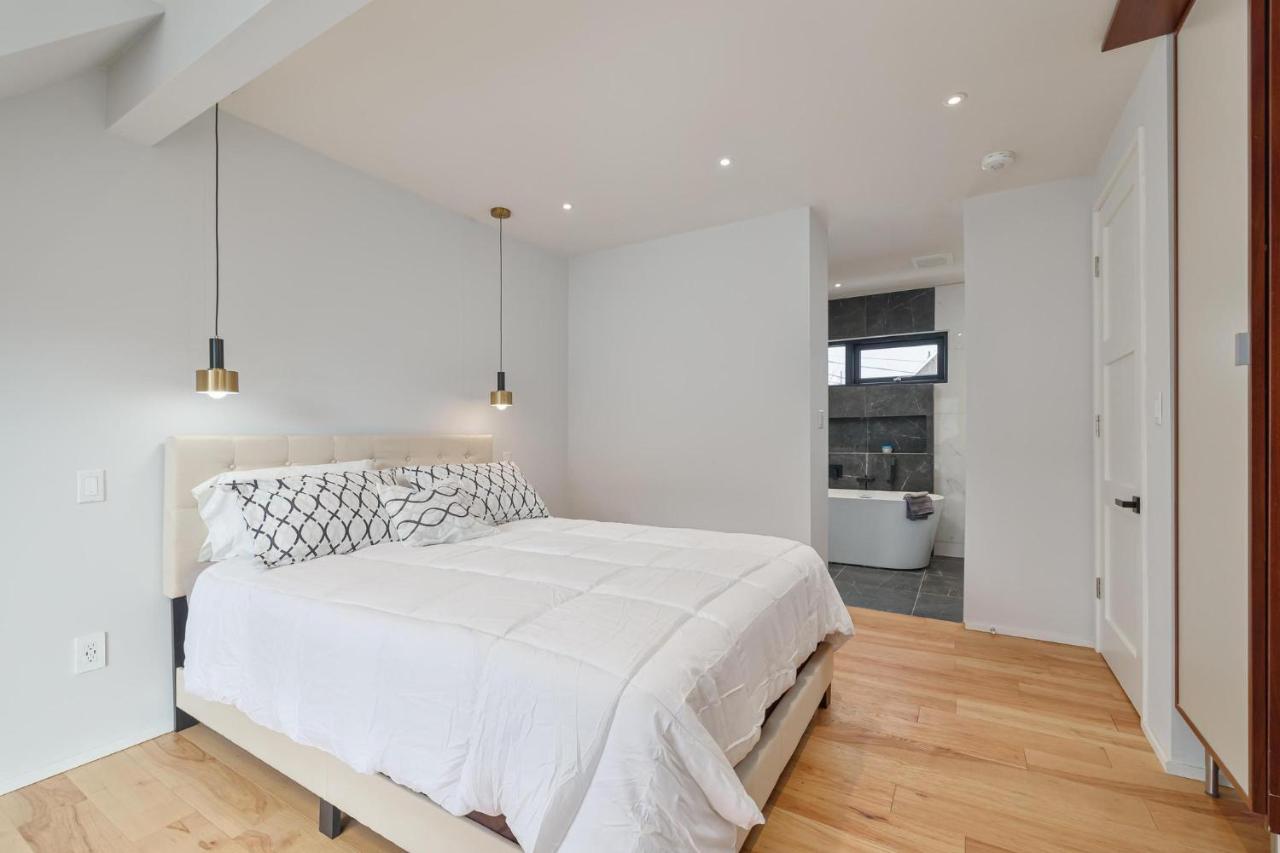 New Modern 1400 Sq Ft Coach House Near Everything Toronto Kültér fotó
